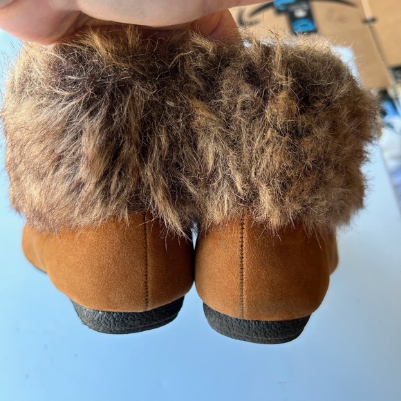 Kalli Cozy Brown Faux Suede Fur Lined Lace Up Ankle Boots Women's Size 9 - Picture 2 of 8